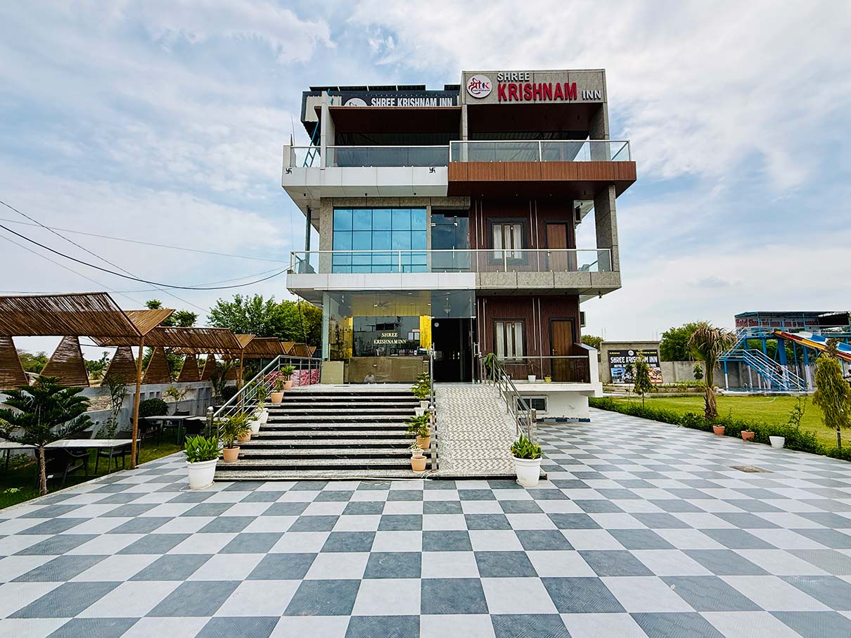 daylight-facade-dharmaluxe-shree-krishnam-inn-khatoo-dhramshala