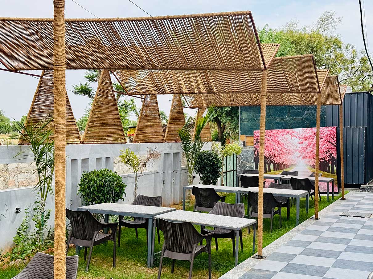 restaurants-dharmaluxe-shree-krishnam-inn-khatoo-dhramshala