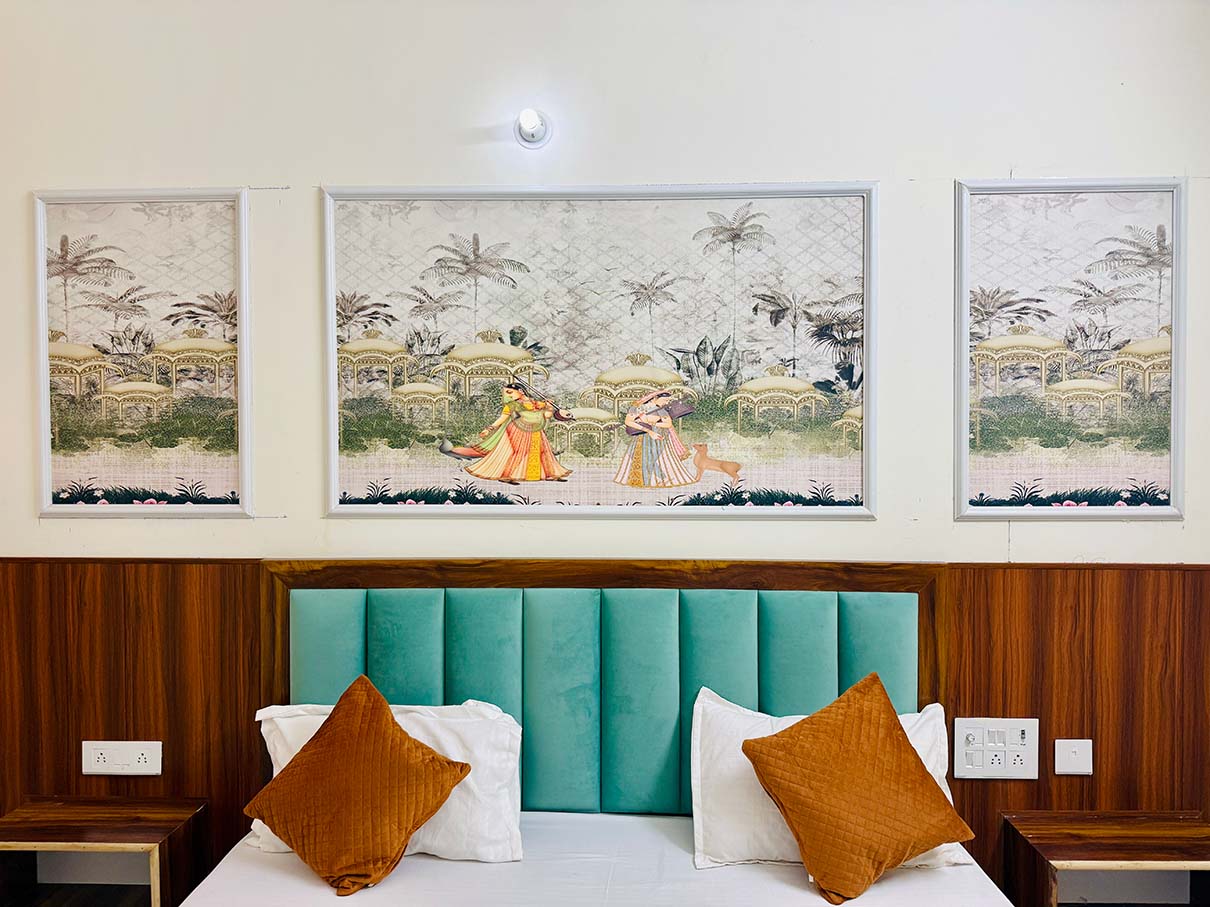 super-deluxe-room-front-view-dharmastay-delight-palace-khatoo-dhramshala