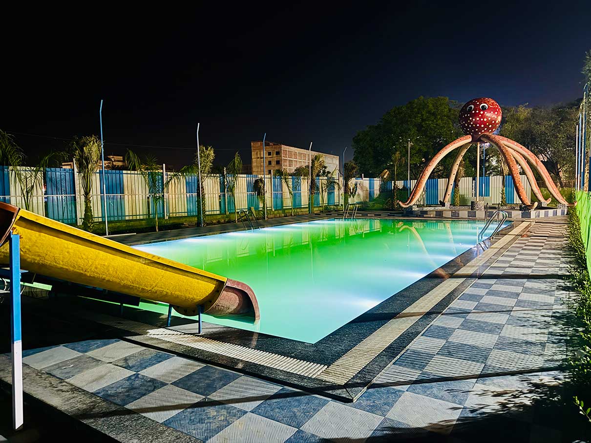 swimming-pool-dharmaluxe-shree-krishnam-inn-khatoo-dhramshala